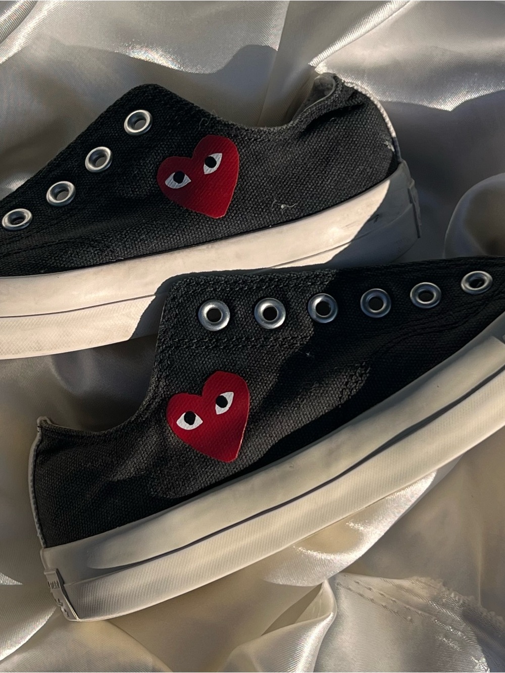 Unisex Comme des Garçons PLAY converse low top in Black men’s 6 / women’s 8